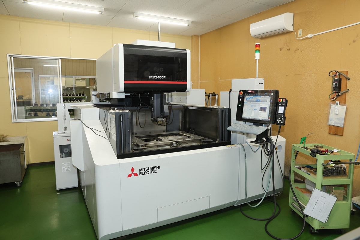 ワイヤーカット放電加工機(三菱電機)MV2400R D-CUBE